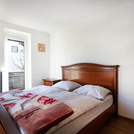 Bronia 3 Bedroom & Free Parking Apartman