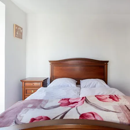 Bronia 3 Bedroom & Free Parking Apartma *