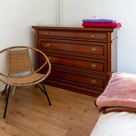 Bronia 3 Bedroom & Free Parking Apartma
