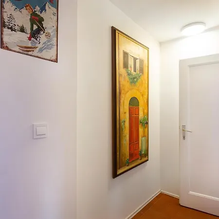 Bronia 3 Bedroom & Free Parking Apartma *