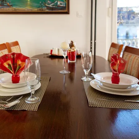 Bronia 3 Bedroom & Free Parking *